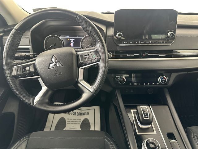 2023 Mitsubishi Outlander SE