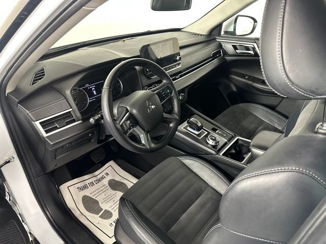 2023 Mitsubishi Outlander SE