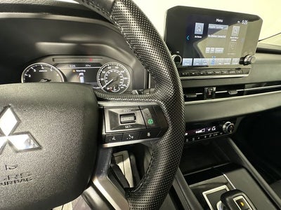 2023 Mitsubishi Outlander SE
