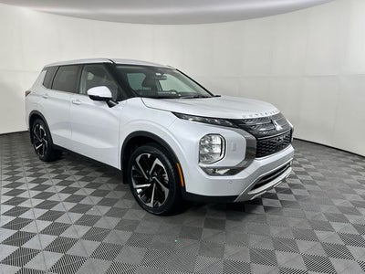 2023 Mitsubishi Outlander SE