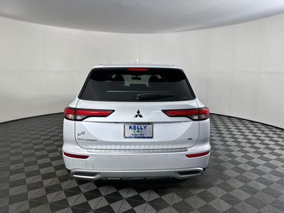 2023 Mitsubishi Outlander SE