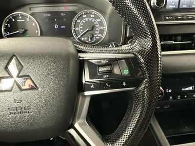 2022 Mitsubishi Outlander SE