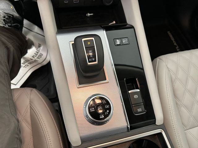 2025 Mitsubishi Outlander PHEV SEL