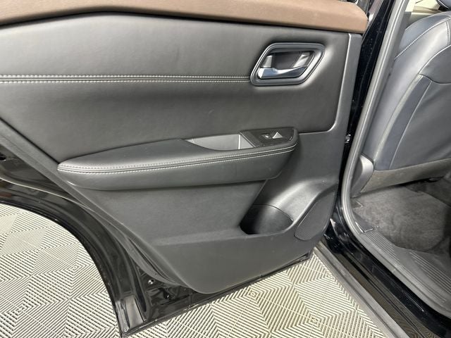 2023 Nissan Rogue SV Midnight Edition & Premium Package