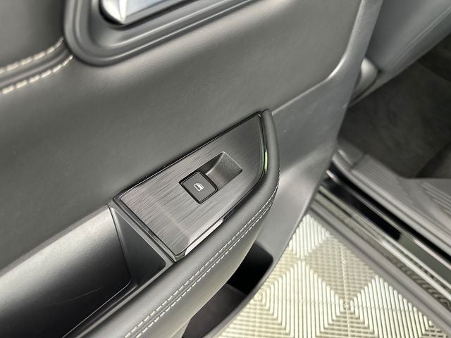 2023 Nissan Rogue SV Midnight Edition & Premium Package