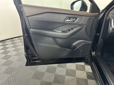 2023 Nissan Rogue SV Midnight Edition & Premium Package