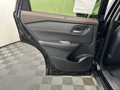 2023 Nissan Rogue SV Midnight Edition & Premium Package