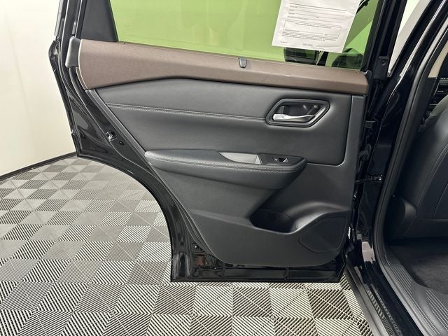 2023 Nissan Rogue SV Midnight Edition & Premium Package