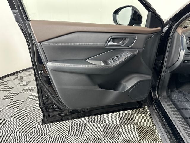 2023 Nissan Rogue SV Midnight Edition & Premium Package