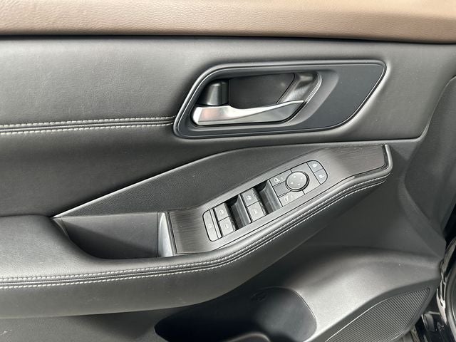 2023 Nissan Rogue SV Midnight Edition & Premium Package