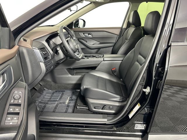 2023 Nissan Rogue SV Midnight Edition & Premium Package