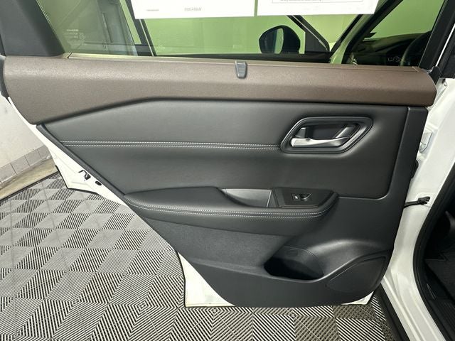 2023 Nissan Rogue SV Midnight Edition & Premium Package