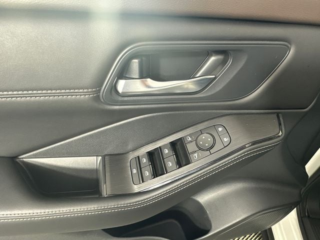 2023 Nissan Rogue SV Midnight Edition & Premium Package
