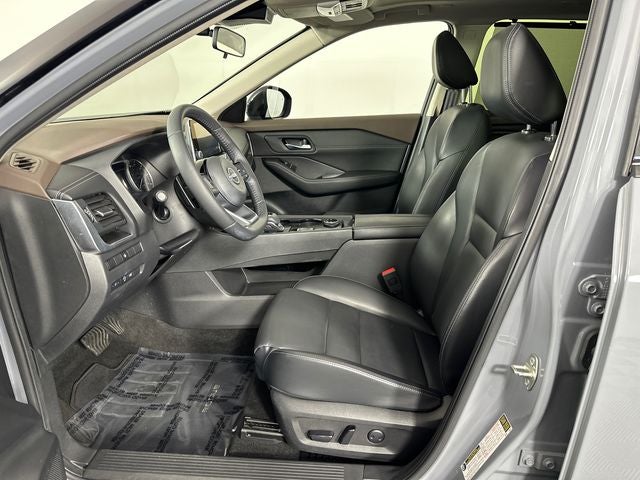 2023 Nissan Rogue SV Midnight Edition & Premium Package