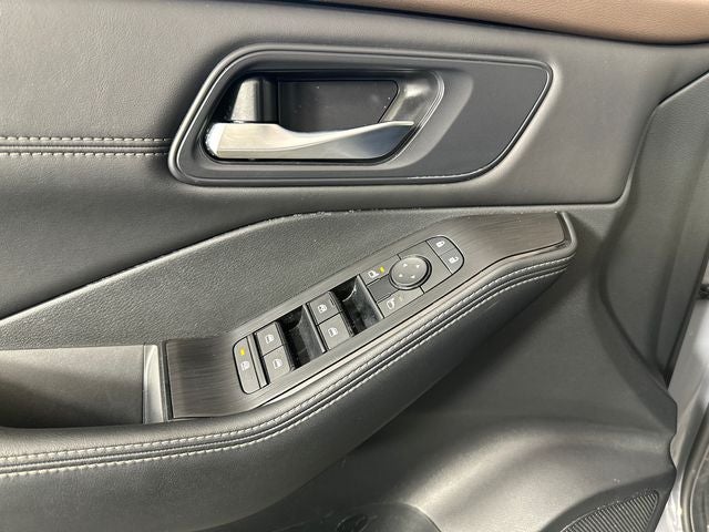 2023 Nissan Rogue SV Midnight Edition & Premium Package