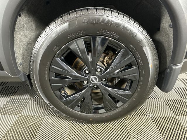 2023 Nissan Rogue SV Midnight Edition & Premium Package