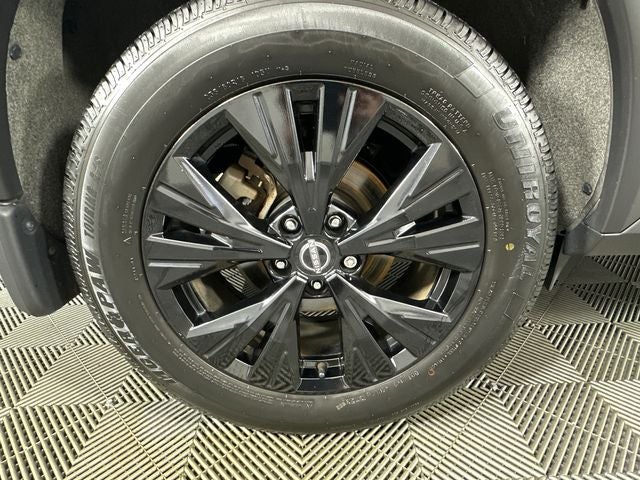 2023 Nissan Rogue SV Midnight Edition & Premium Package