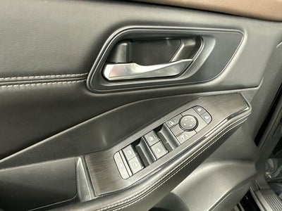 2023 Nissan Rogue SV Midnight Edition & Premium Package