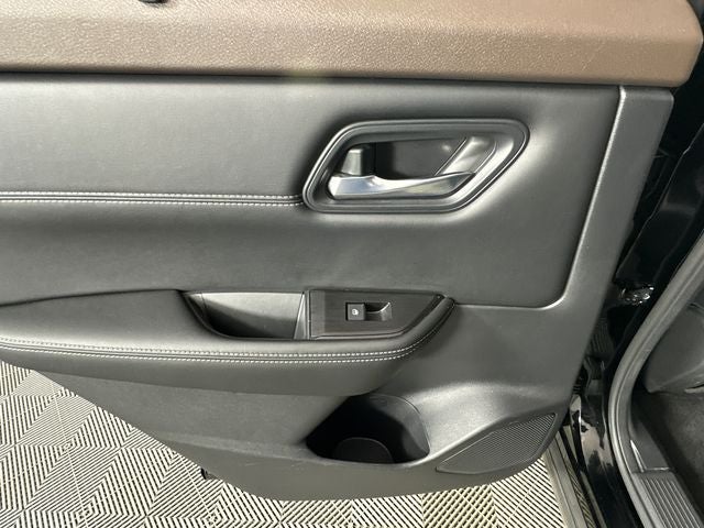 2023 Nissan Rogue SV Midnight Edition & Premium Package