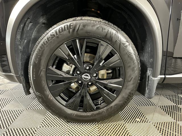 2023 Nissan Rogue SV Midnight Edition & Premium Package
