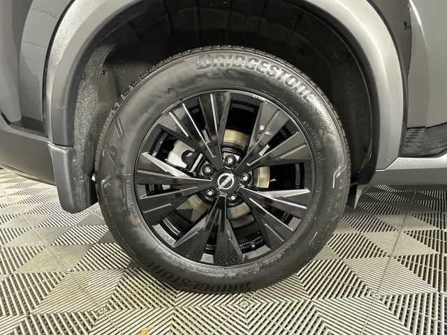2023 Nissan Rogue SV Midnight Edition & Premium Package