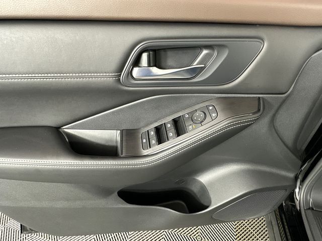 2023 Nissan Rogue SV Midnight Edition & Premium Package