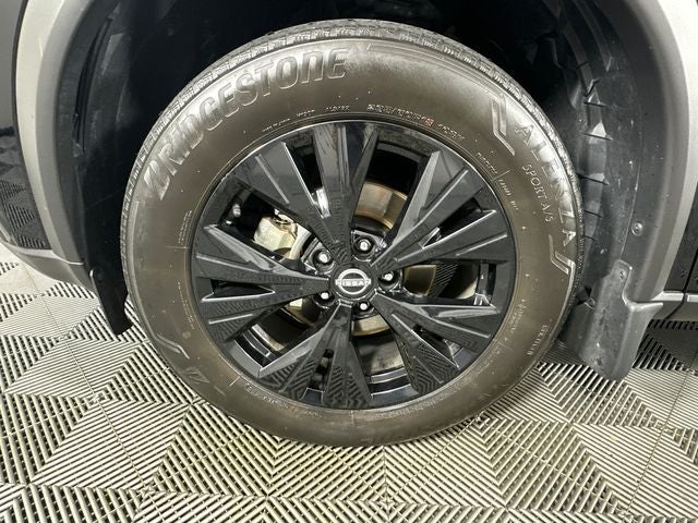 2023 Nissan Rogue SV Midnight Edition & Premium Package