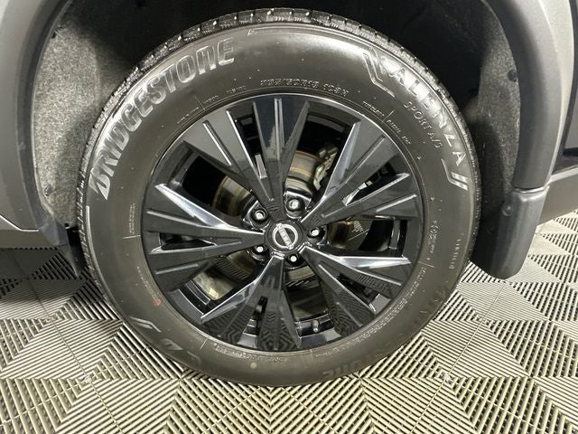 2023 Nissan Rogue SV Midnight Edition & Premium Package