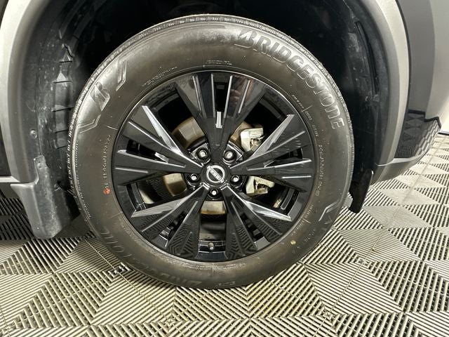 2023 Nissan Rogue SV Midnight Edition & Premium Package