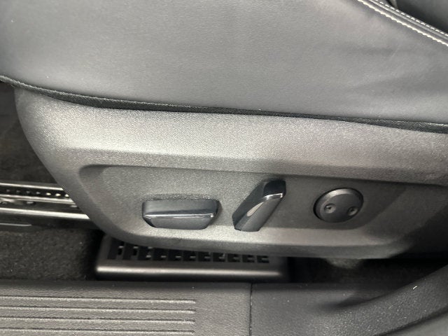 2023 Nissan Rogue SV Midnight Edition & Premium Package