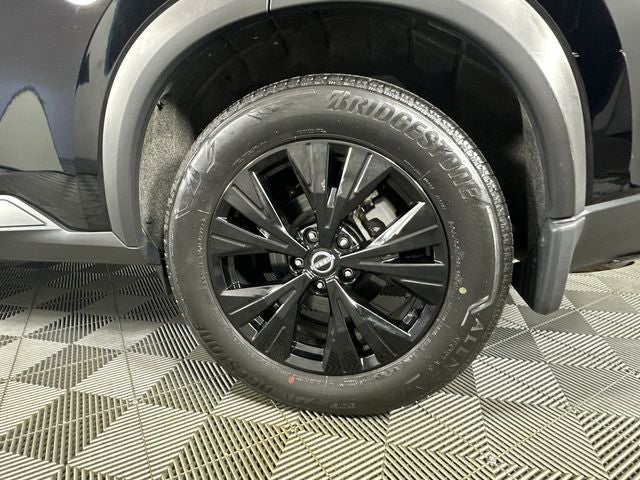 2023 Nissan Rogue SV Midnight Edition & Premium Package