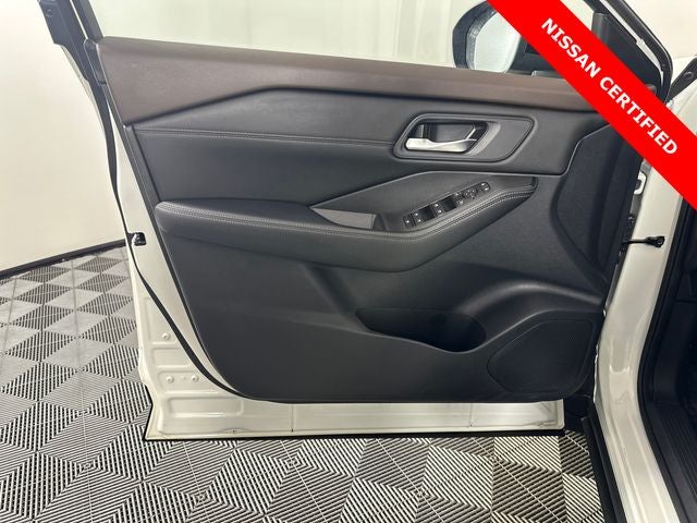 2023 Nissan Rogue SV Midnight Edition & Premium Package