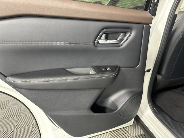 2023 Nissan Rogue SV Midnight Edition & Premium Package