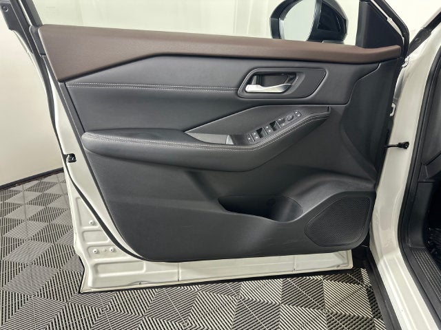 2023 Nissan Rogue SV Midnight Edition & Premium Package