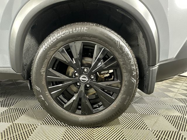 2023 Nissan Rogue SV Midnight Edition & Premium Package