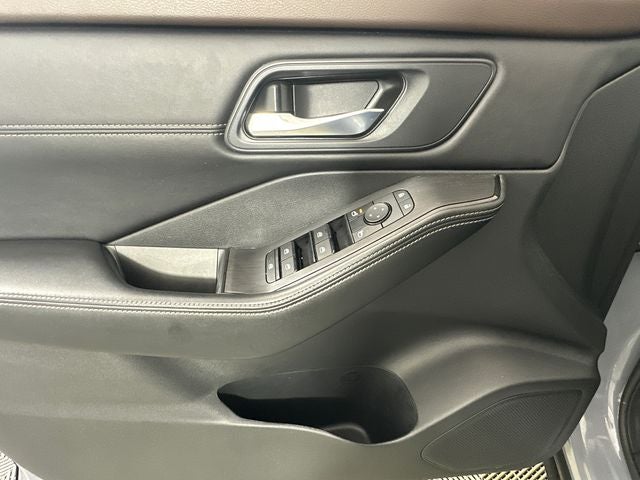 2023 Nissan Rogue SV Midnight Edition & Premium Package