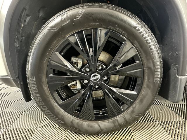 2023 Nissan Rogue SV Midnight Edition & Premium Package