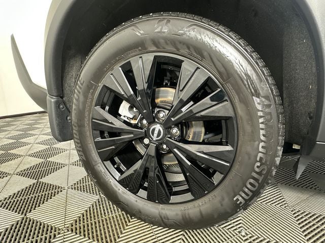 2023 Nissan Rogue SV Midnight Edition & Premium Package