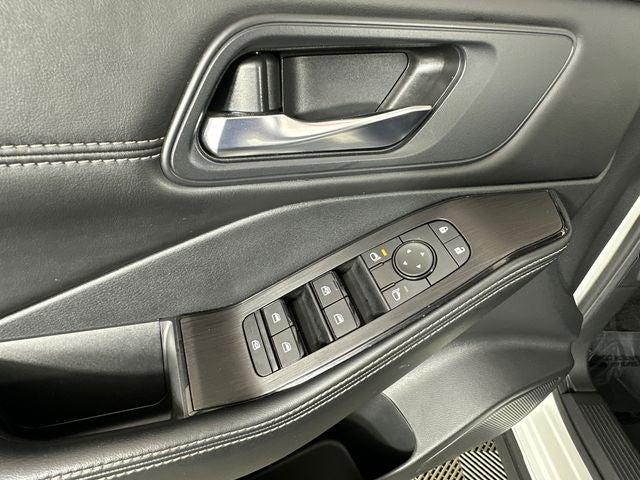 2023 Nissan Rogue SV Midnight Edition & Premium Package
