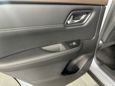 2023 Nissan Rogue SV Midnight Edition & Premium Package