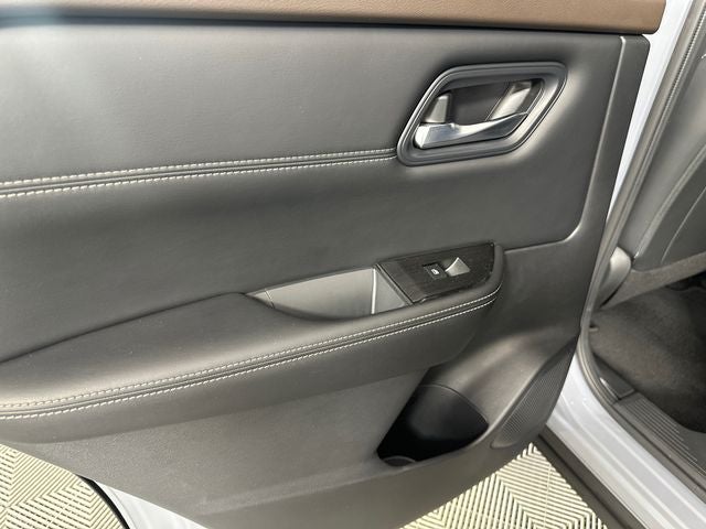 2023 Nissan Rogue SV Midnight Edition & Premium Package