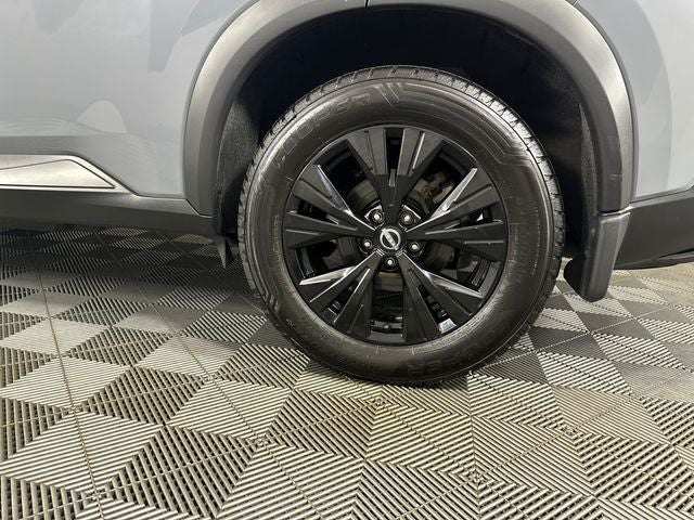 2023 Nissan Rogue SV Midnight Edition & Premium Package
