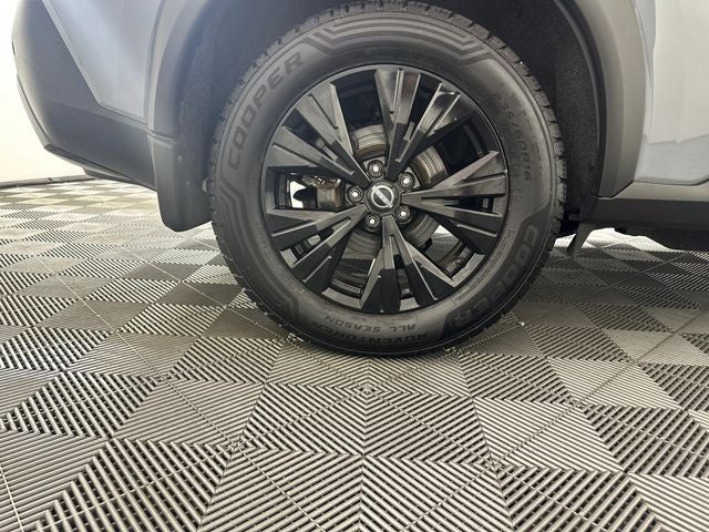 2023 Nissan Rogue SV Midnight Edition & Premium Package