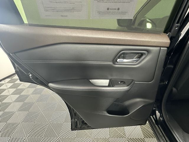 2023 Nissan Rogue SV Midnight Edition & Premium Package