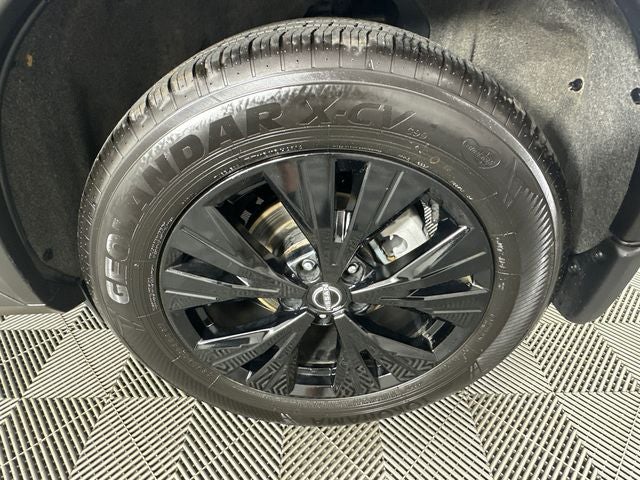 2023 Nissan Rogue SV Midnight Edition & Premium Package