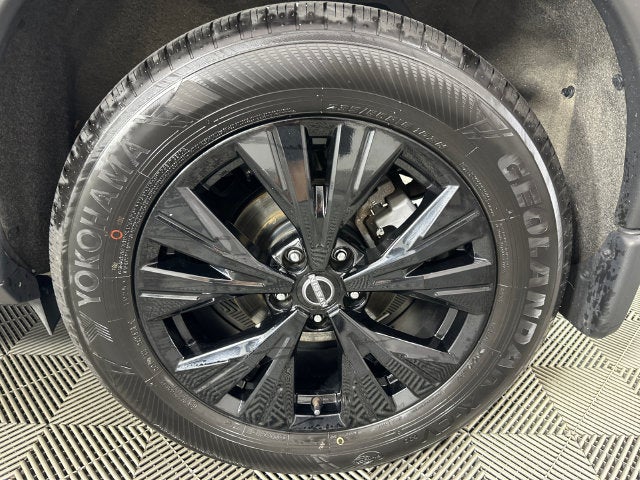 2023 Nissan Rogue SV Midnight Edition & Premium Package