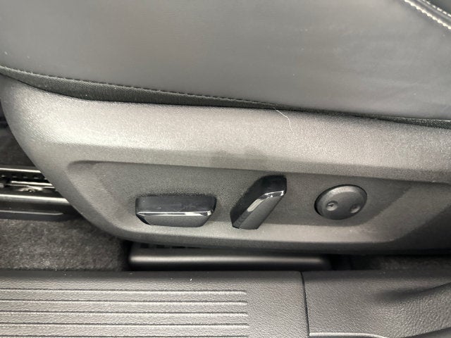 2023 Nissan Rogue SV Midnight Edition & Premium Package