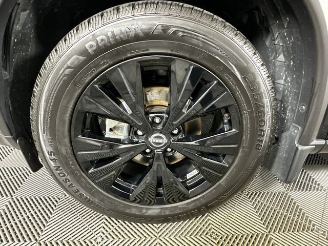 2023 Nissan Rogue SV Midnight Edition & Premium Package