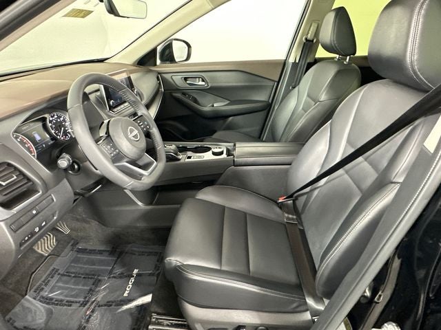 2023 Nissan Rogue SV Midnight Edition & Premium Package