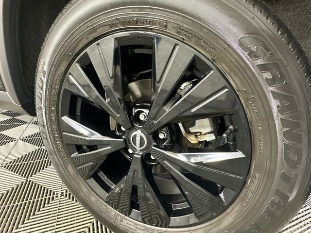 2023 Nissan Rogue SV Midnight Edition & Premium Package